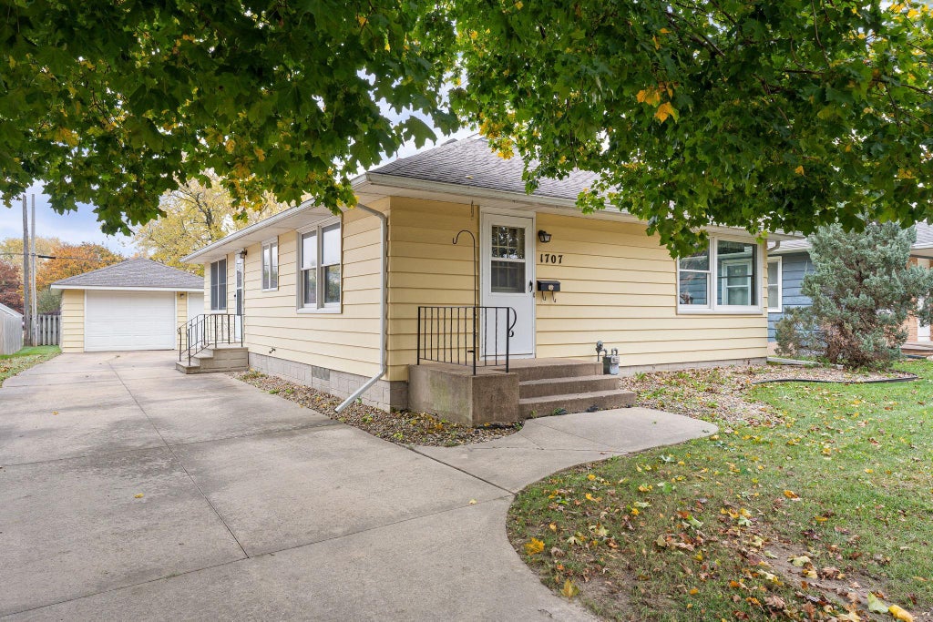 Photo of 1707 1st Avenue SE, Austin, MN 55912 (MLS # 7166493)