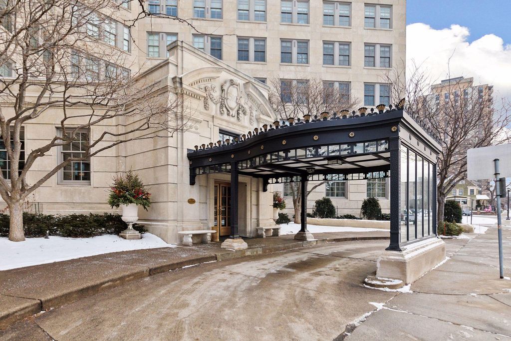 Photo of 510 Groveland Avenue #522, Minneapolis, MN 55403 (MLS # 7014023)