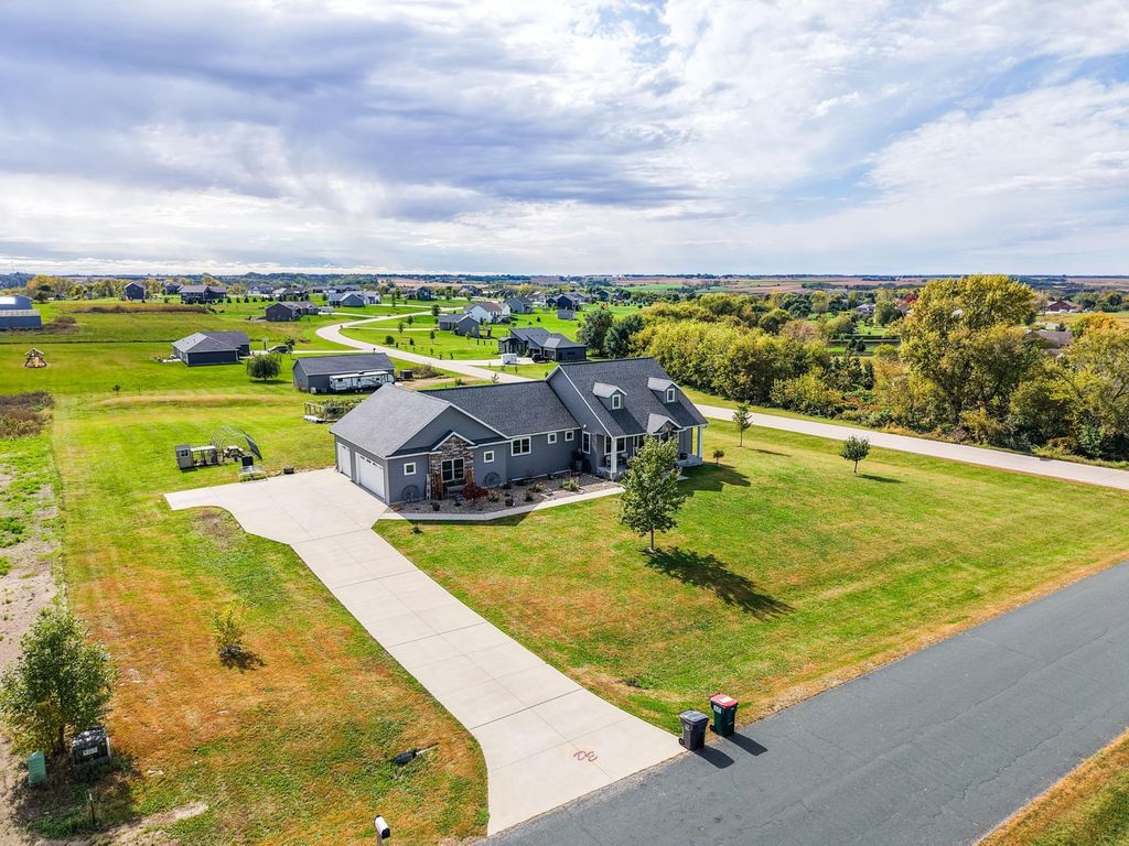 Photo of 5892 Cambridge Hill Rd SE Rd, Rochester, MN 55904 (MLS # 6805928)