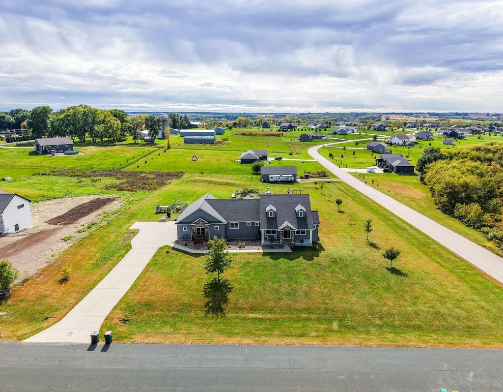 Photo of 5892 Cambridge Hill Rd SE Rd, Rochester, MN 55904 (MLS # 6805928)