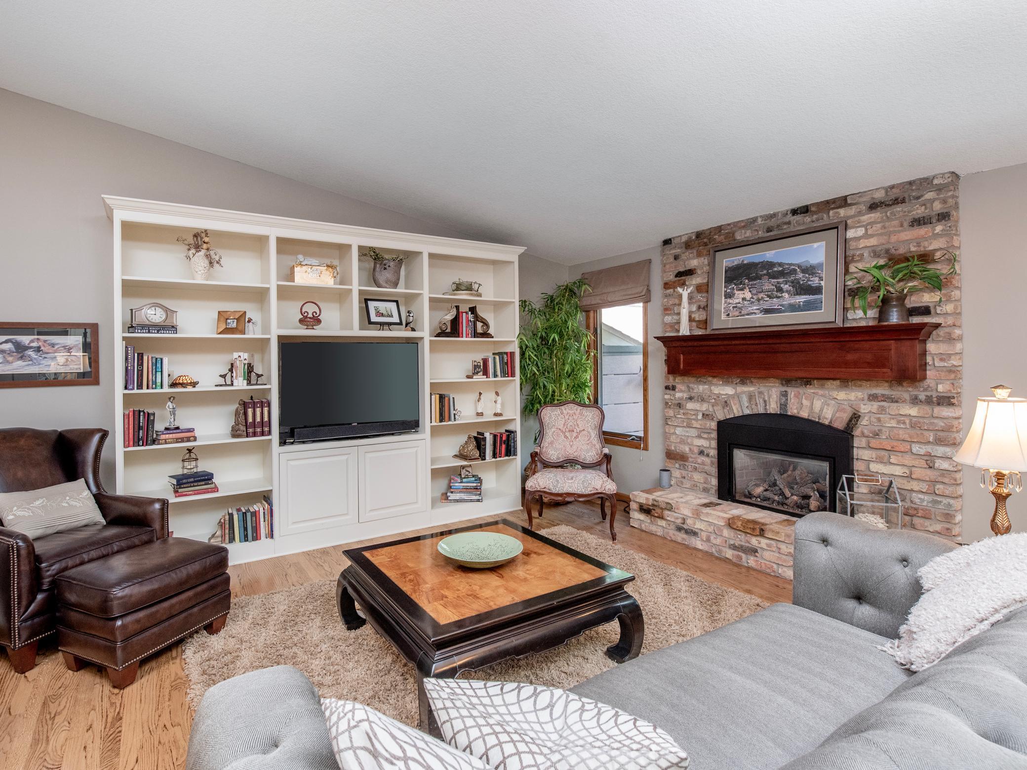 493 Sterling Street S