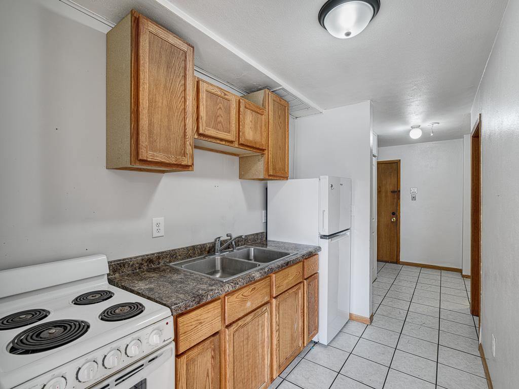 881-889 Maryland Avenue E