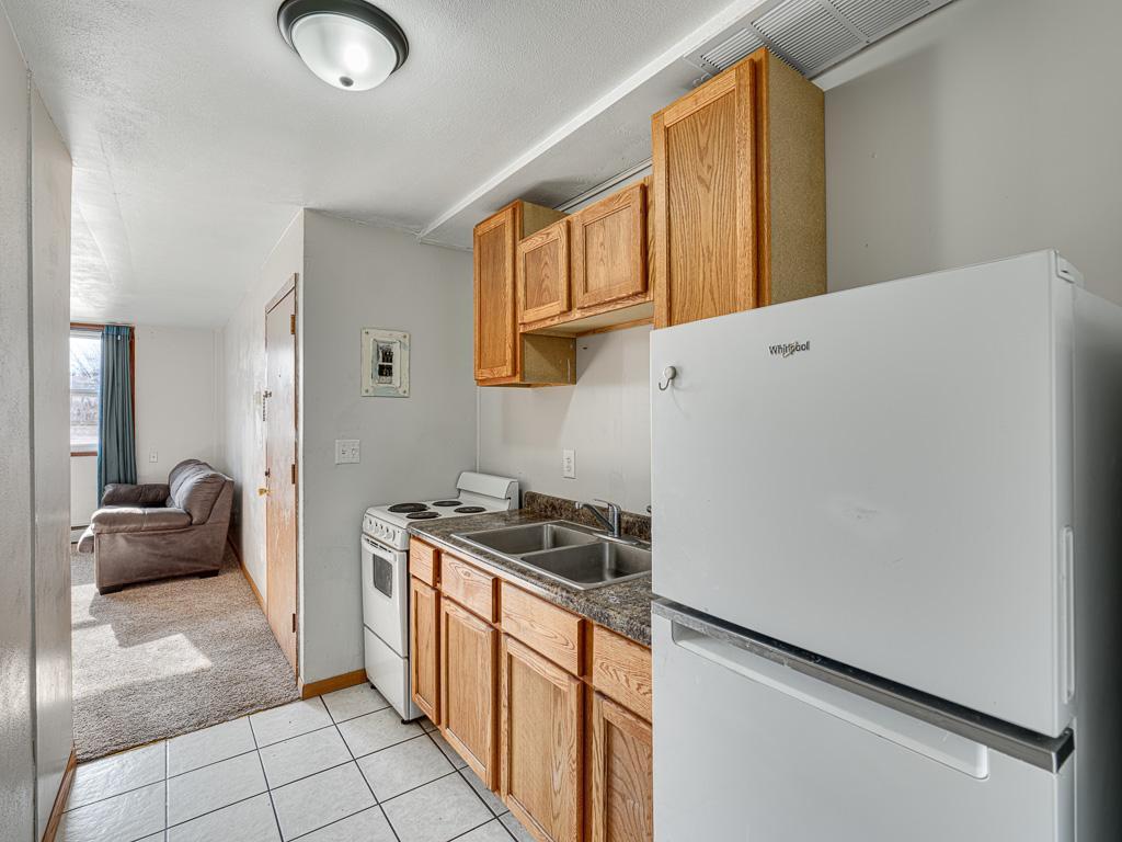 881-889 Maryland Avenue E