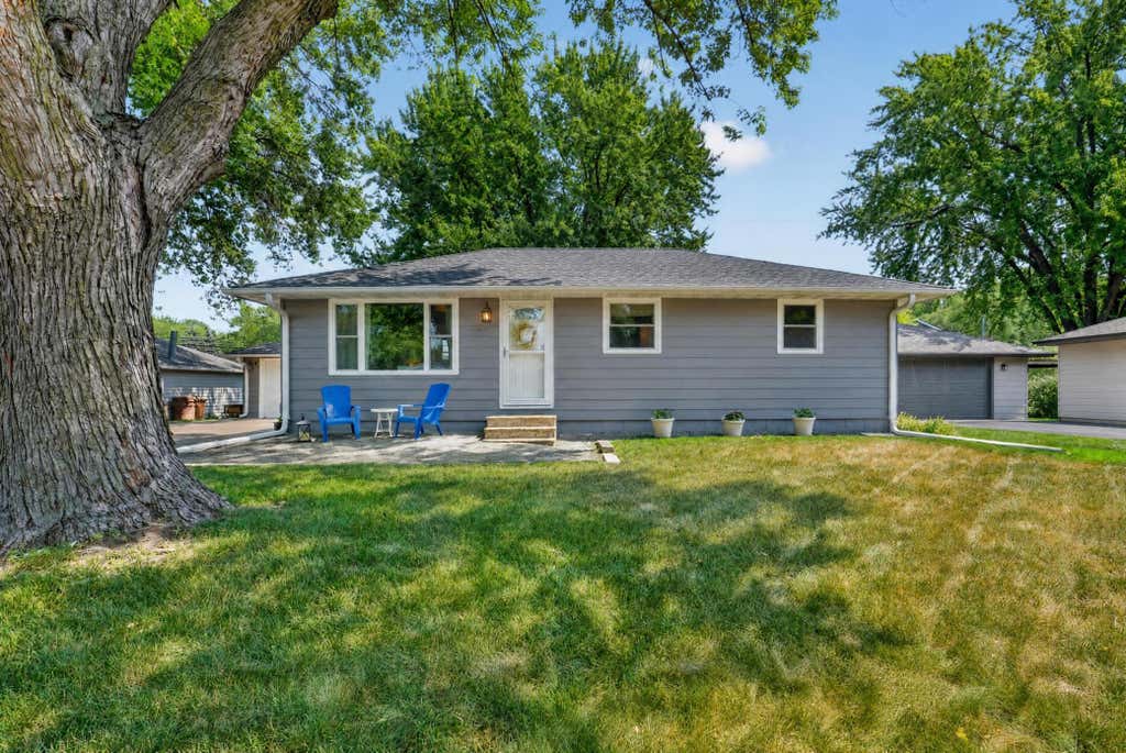 Photo of 1257 Guthrie Avenue N, Oakdale, MN 55128 (MLS # 7115698)