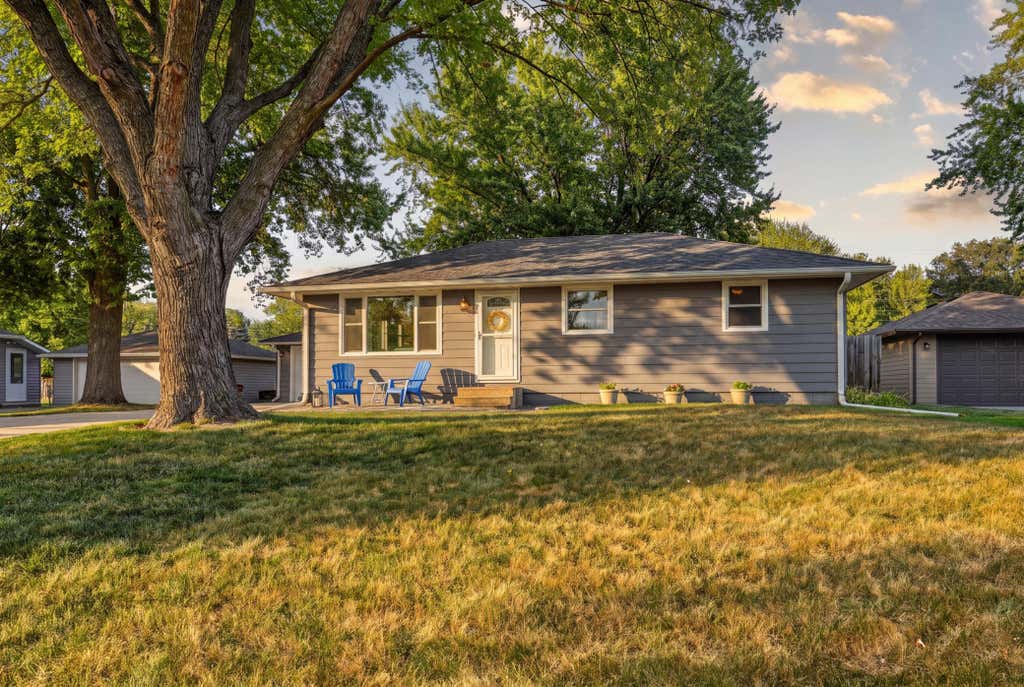 Photo of 1257 Guthrie Avenue N, Oakdale, MN 55128 (MLS # 7115698)