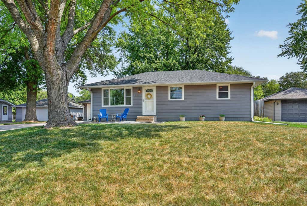 Photo of 1257 Guthrie Avenue N, Oakdale, MN 55128 (MLS # 7115698)