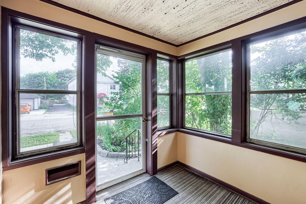 Photo of 1549 Edmund Avenue, Saint Paul, MN 55104 (MLS # 7105843)