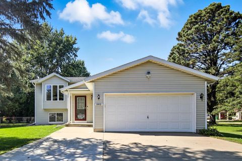 Photo of 1802 18th Street SW, Austin, MN 55912 (MLS # 6795785)