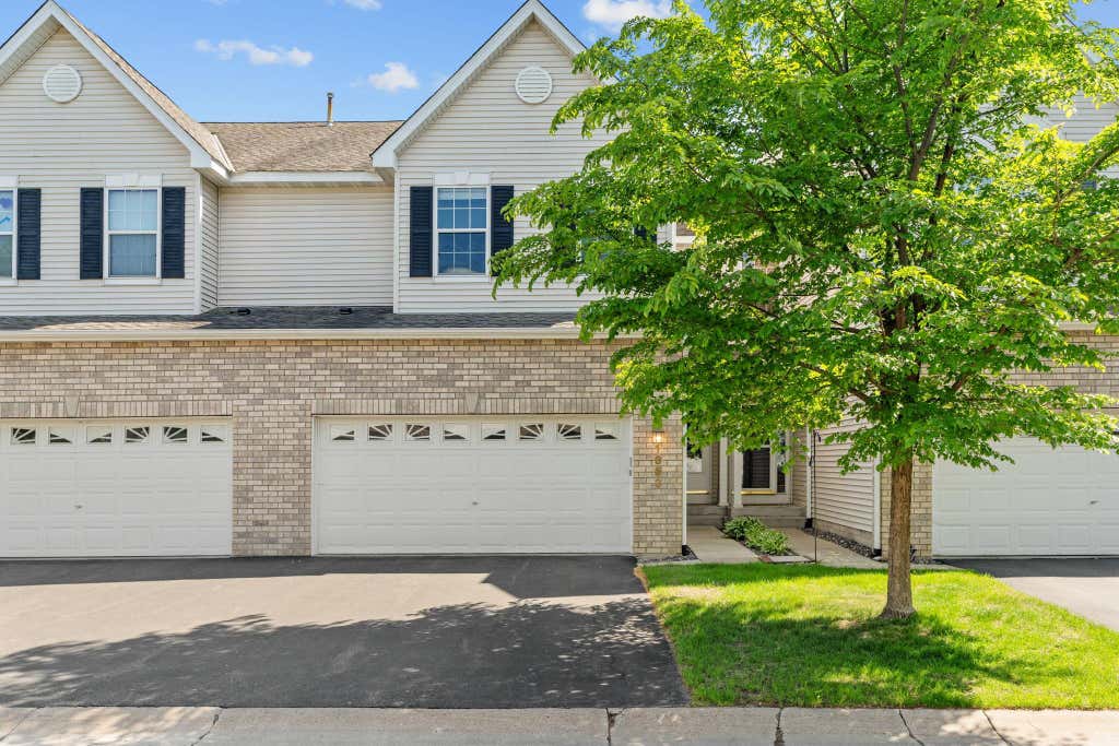 Photo of 1353 White Oak Drive, Chaska, MN 55318 (MLS # 7132755)
