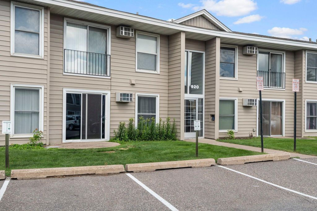 Photo of 920 6th Street S #5, Hopkins, MN 55343 (MLS # 7091094)
