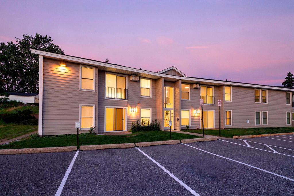 Photo of 920 6th Street S #5, Hopkins, MN 55343 (MLS # 7091094)