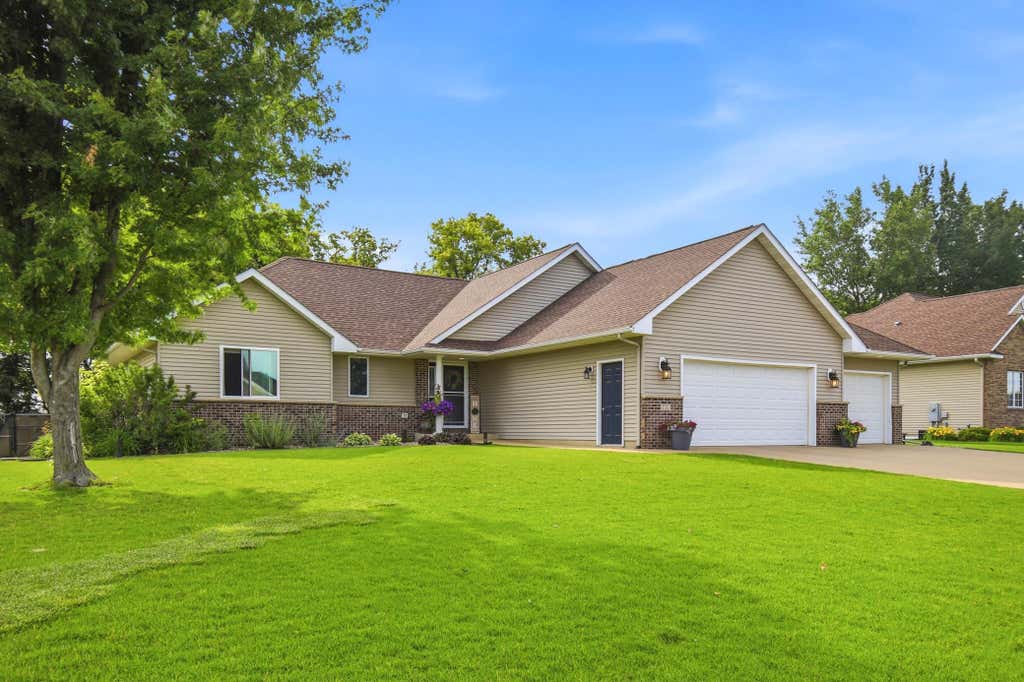 Photo of 1102 28th Street SW, Austin, MN 55912 (MLS # 7097588)