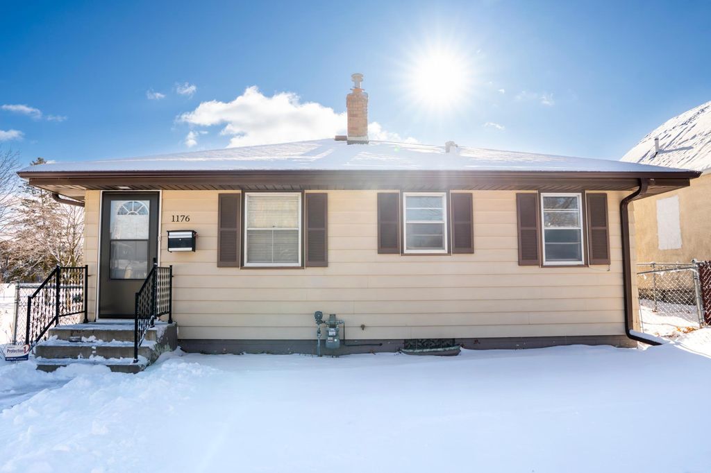 Photo of 1176 Lawson Avenue E, Saint Paul, MN 55106 (MLS # 7003789)