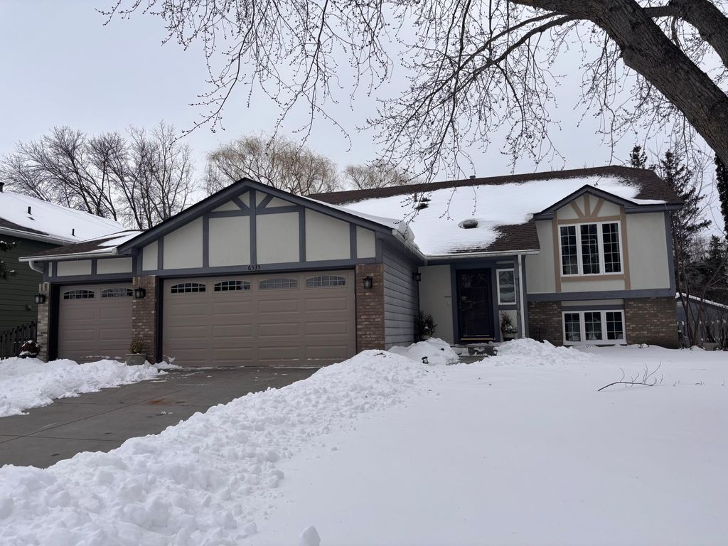 Photo of 6535 Upper 14th Street N, Oakdale, MN 55128 (MLS # 7032659)