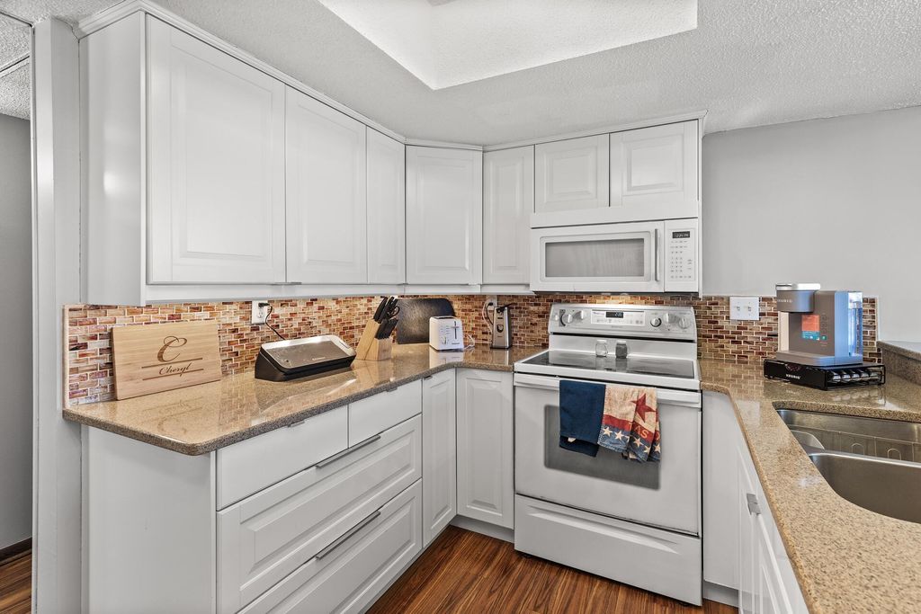 Photo of 6085 Lincoln Drive #122, Edina, MN 55436 (MLS # 7084829)