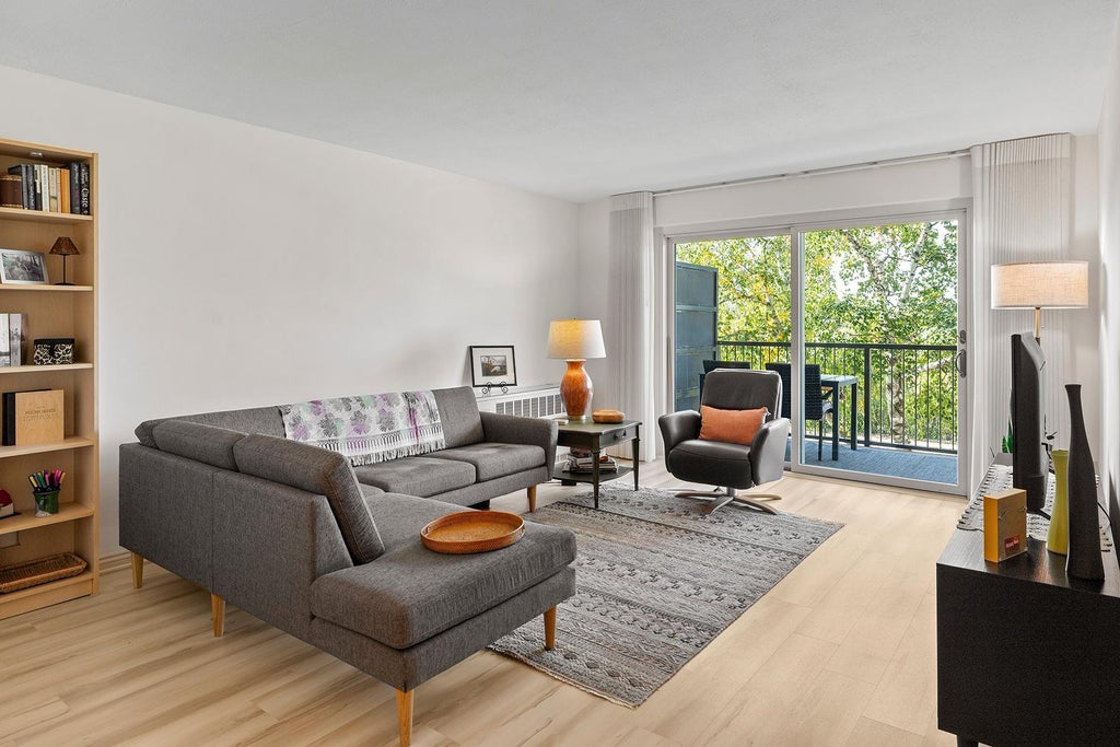 Photo of 200 Mississippi River Boulevard N #1C, Saint Paul, MN 55104 (MLS # 7155785)