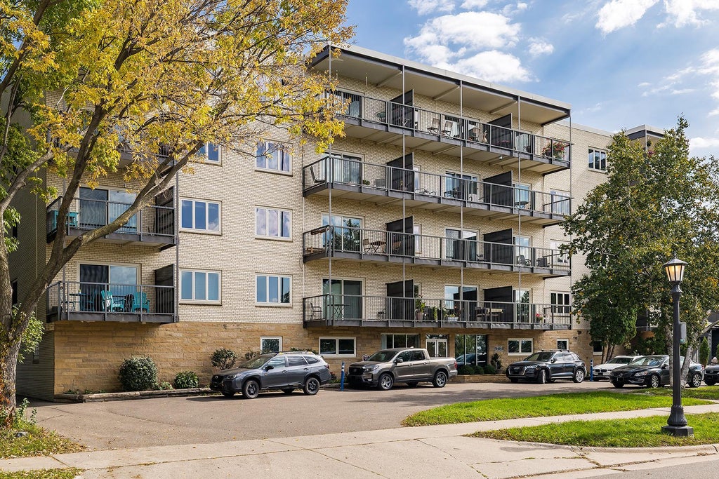Photo of 200 Mississippi River Boulevard N #1C, Saint Paul, MN 55104 (MLS # 7155785)