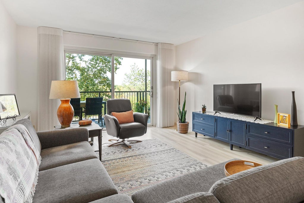 Photo of 200 Mississippi River Boulevard N #1C, Saint Paul, MN 55104 (MLS # 7155785)