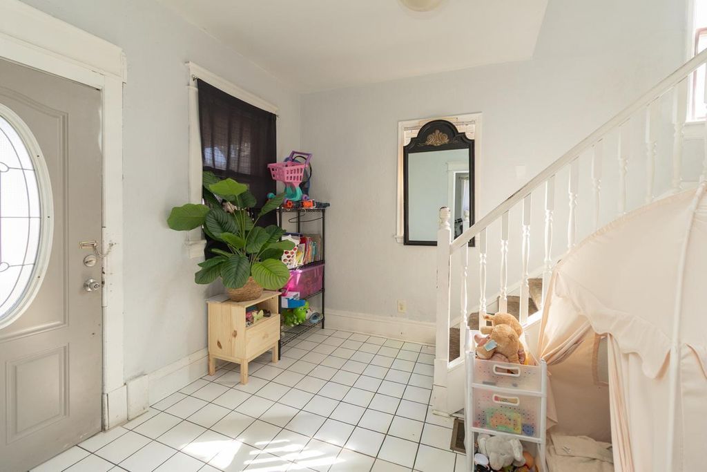 Photo of 856 Sherburne Avenue, Saint Paul, MN 55104 (MLS # 7042837)