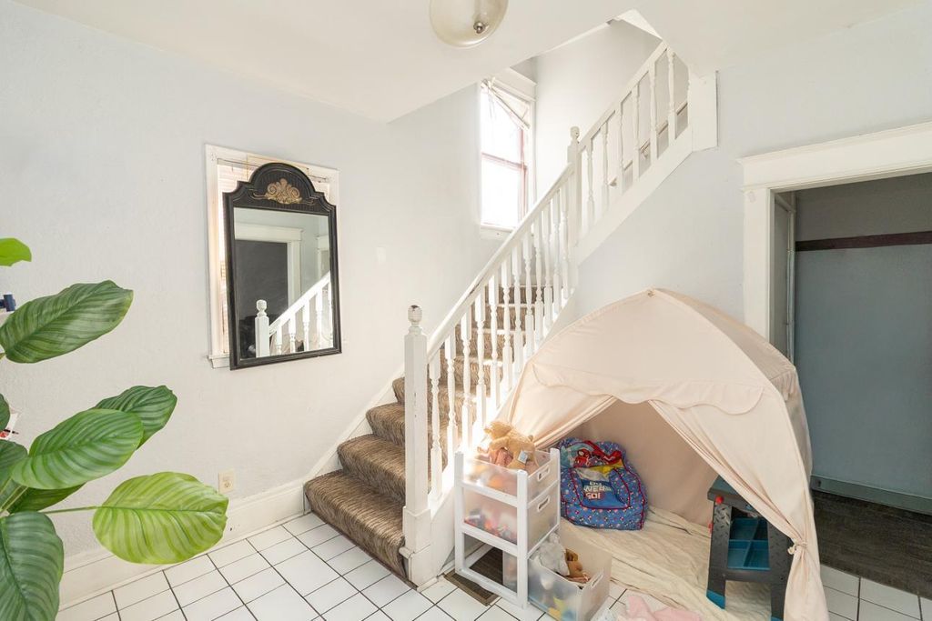 Photo of 856 Sherburne Avenue, Saint Paul, MN 55104 (MLS # 7042837)