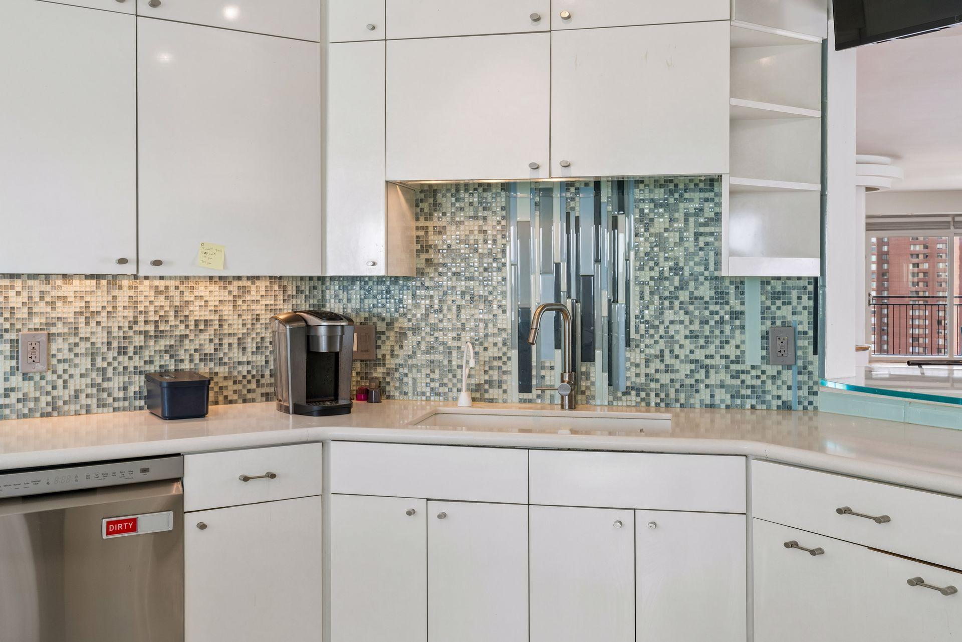 1225 Lasalle Avenue 2307