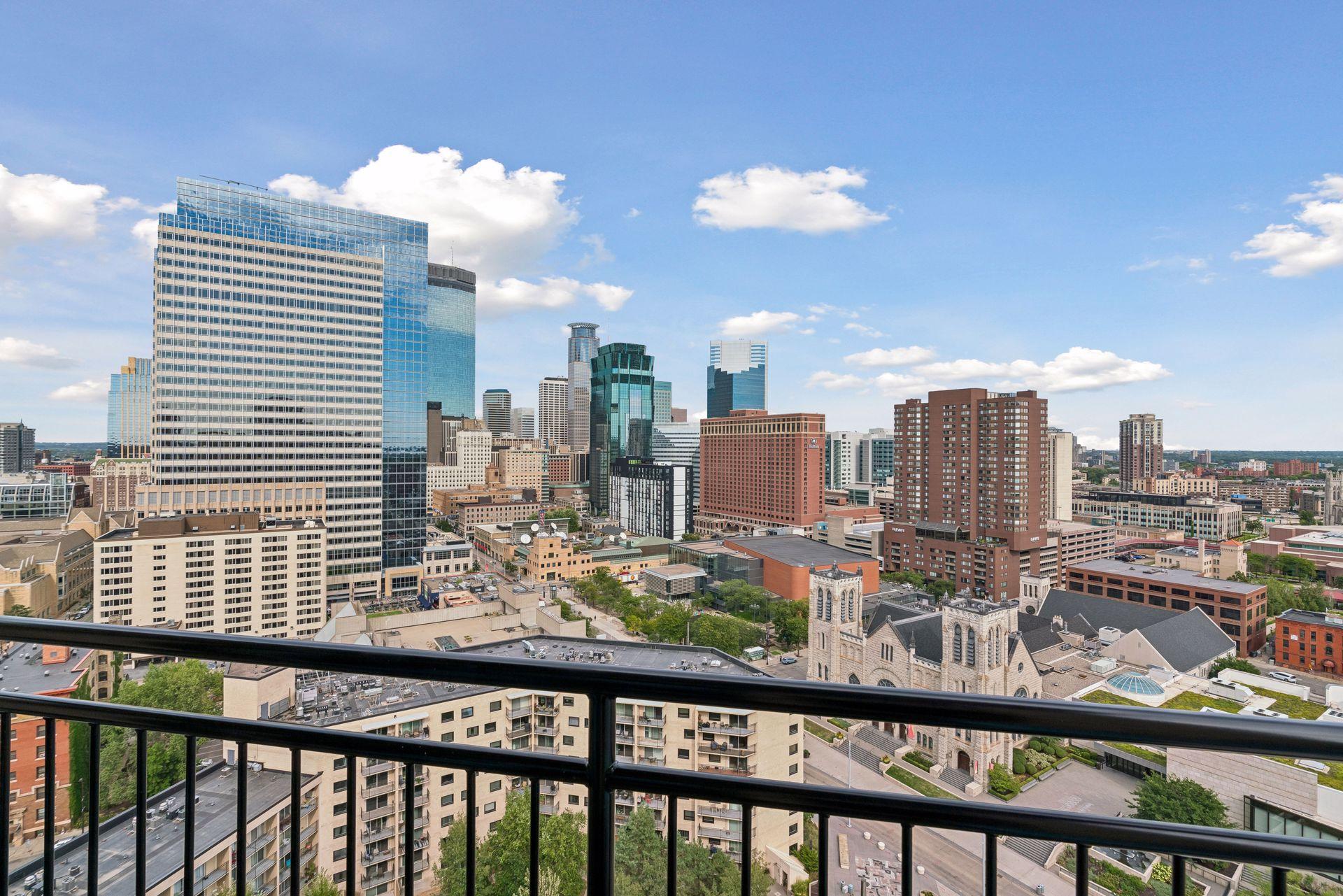 1225 Lasalle Avenue 2307
