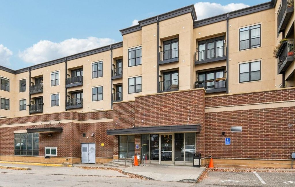 Photo of 15 E Franklin Avenue #224, Minneapolis, MN 55404 (MLS # 7029920)