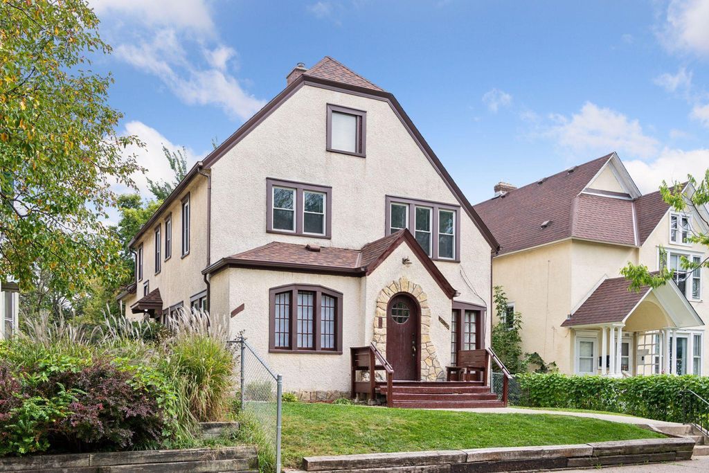 Photo of 2630 Dupont Avenue N, Minneapolis, MN 55411 (MLS # 7057623)