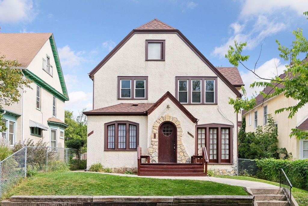 Photo of 2630 Dupont Avenue N, Minneapolis, MN 55411 (MLS # 7057623)