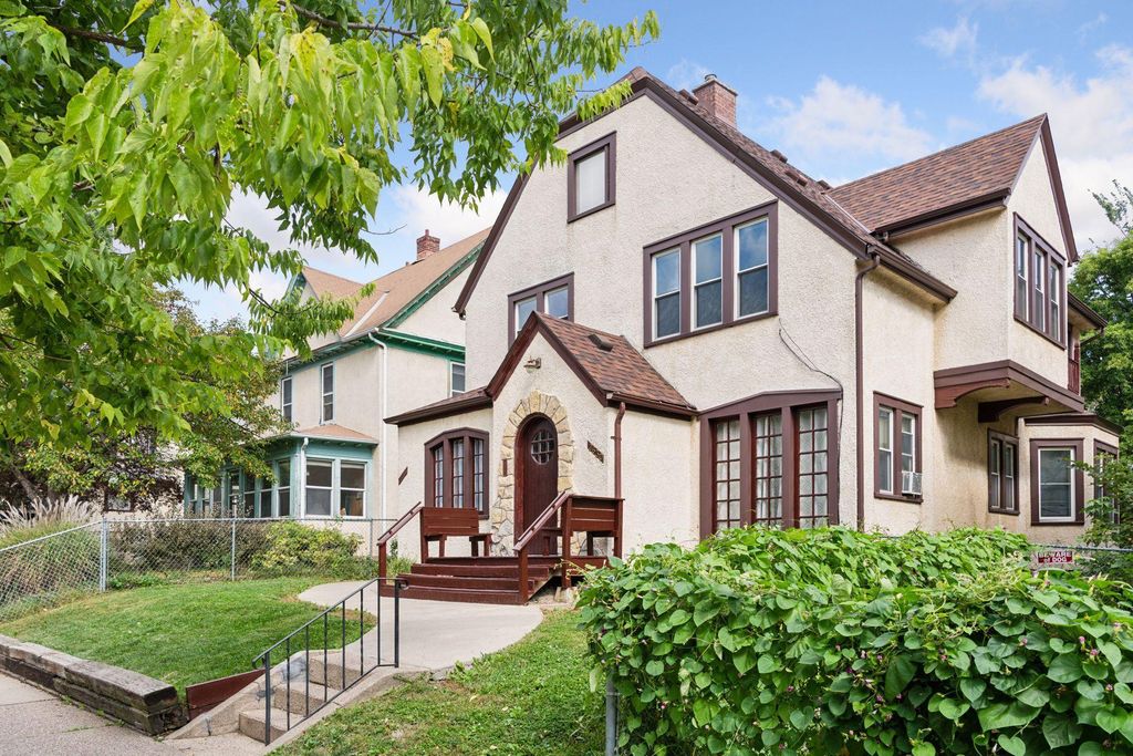 Photo of 2630 Dupont Avenue N, Minneapolis, MN 55411 (MLS # 7057623)