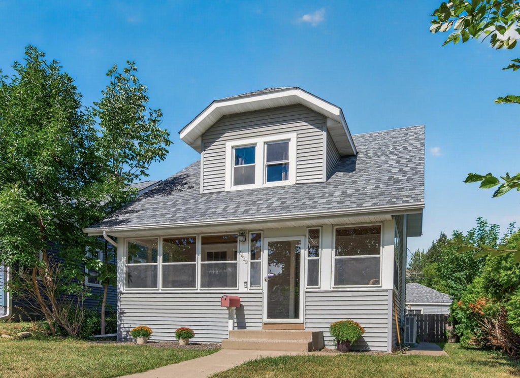 Photo of 1439 Stanford Avenue, Saint Paul, MN 55105 (MLS # 7130106)