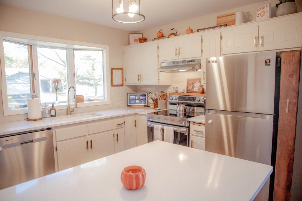 Photo of 1141 Hillcrest Drive, Woodbury, MN 55125 (MLS # 7161970)