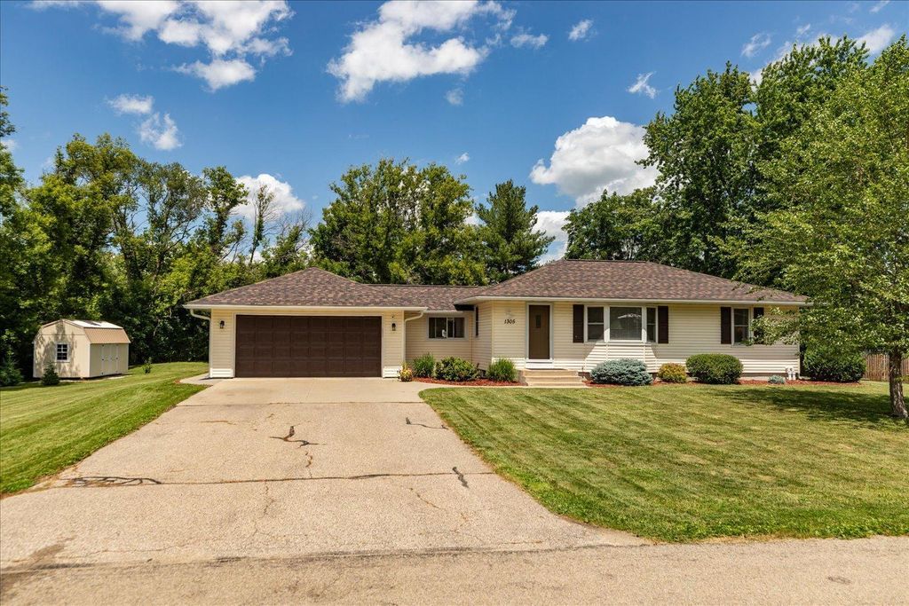 Photo of 1305 25th Street SE, Rochester, MN 55904 (MLS # 7099529)