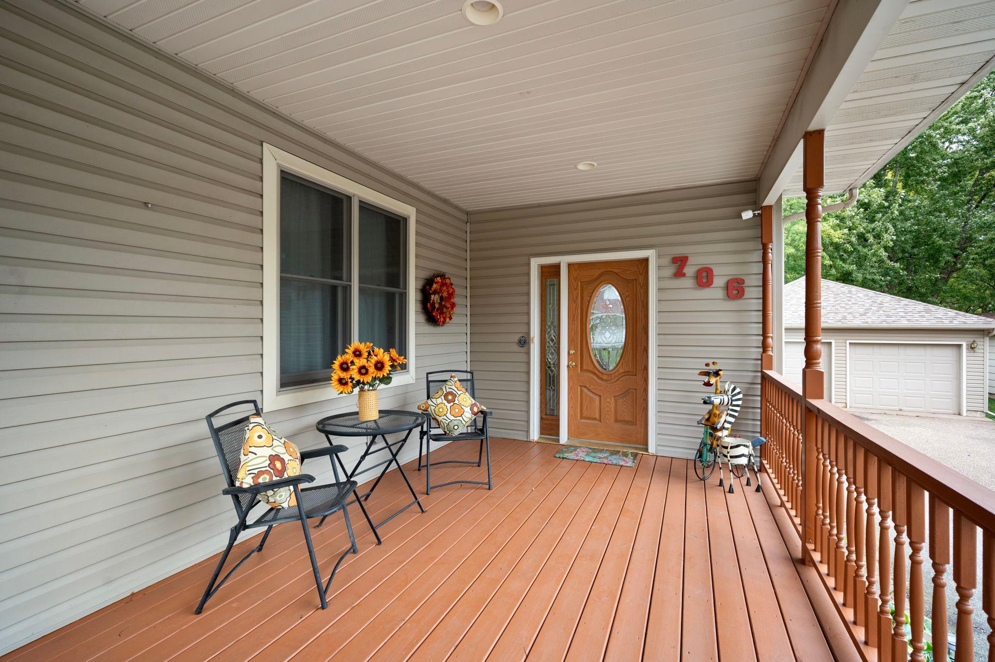 706 Holcombe Street S