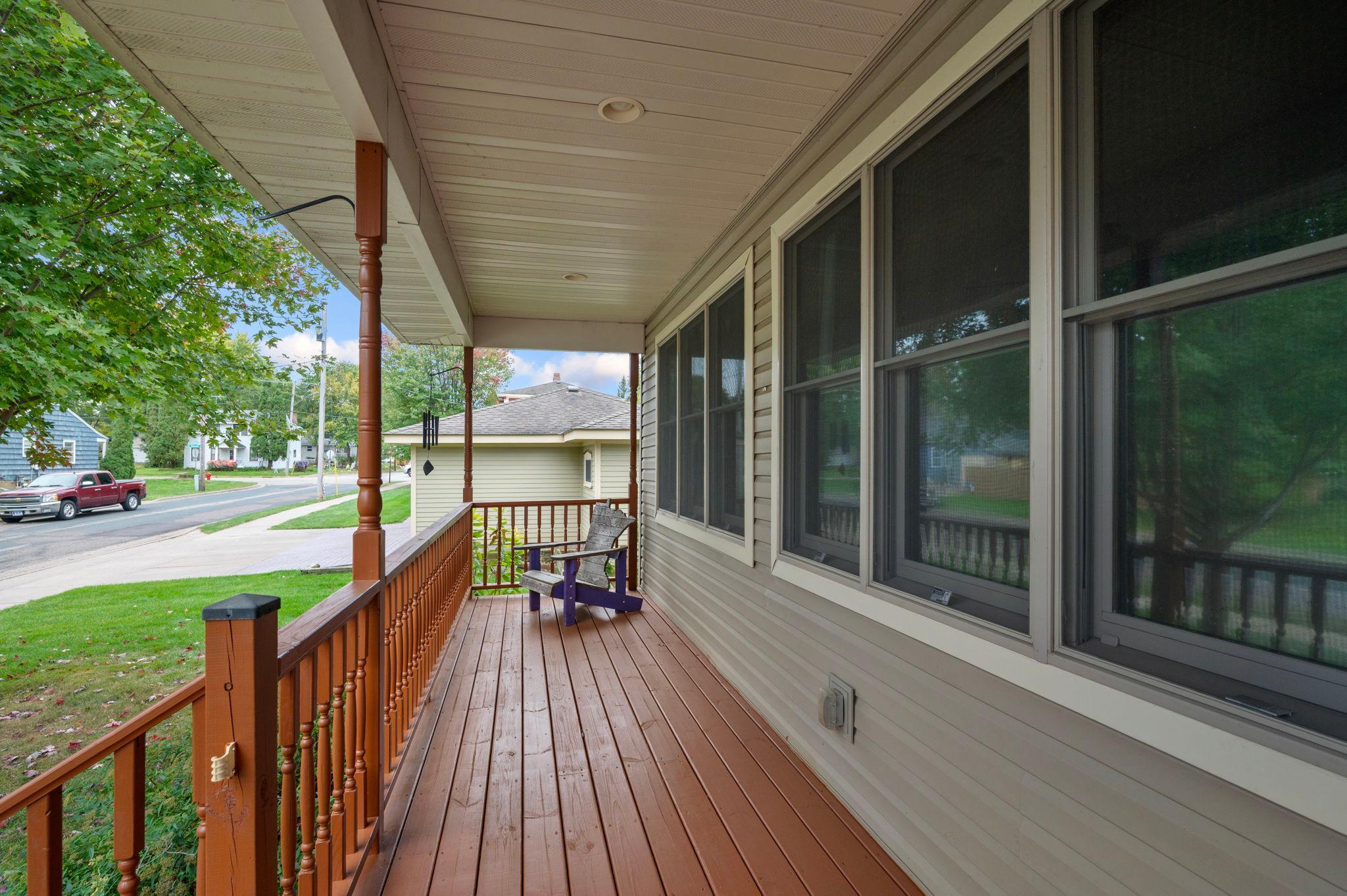 706 Holcombe Street S