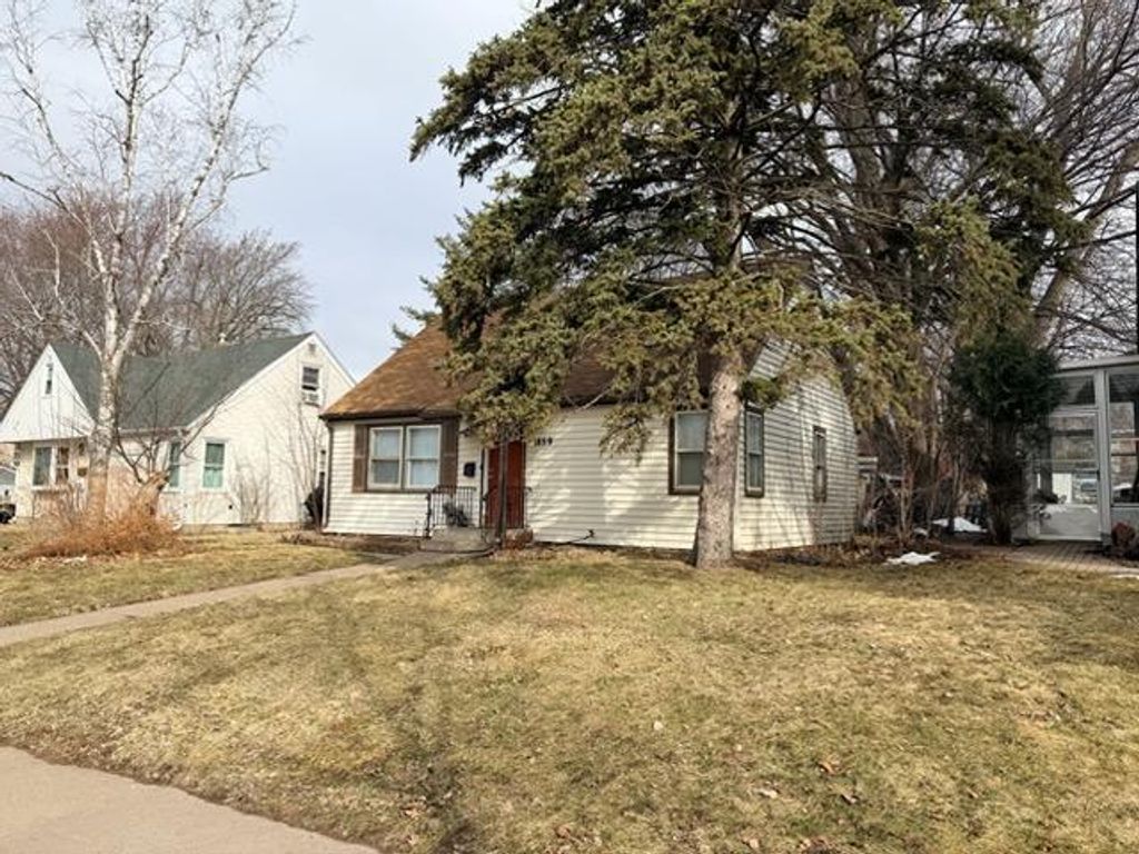 Photo of 1859 Hoyt Avenue E, Saint Paul, MN 55119 (MLS # 7040151)