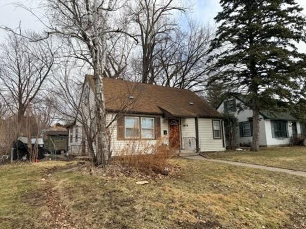 Photo of 1859 Hoyt Avenue E, Saint Paul, MN 55119 (MLS # 7040151)