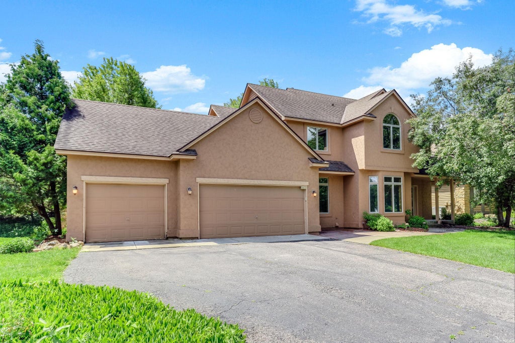 Photo of 2413 Bridle Creek Trail, Chanhassen, MN 55317 (MLS # 7099000)