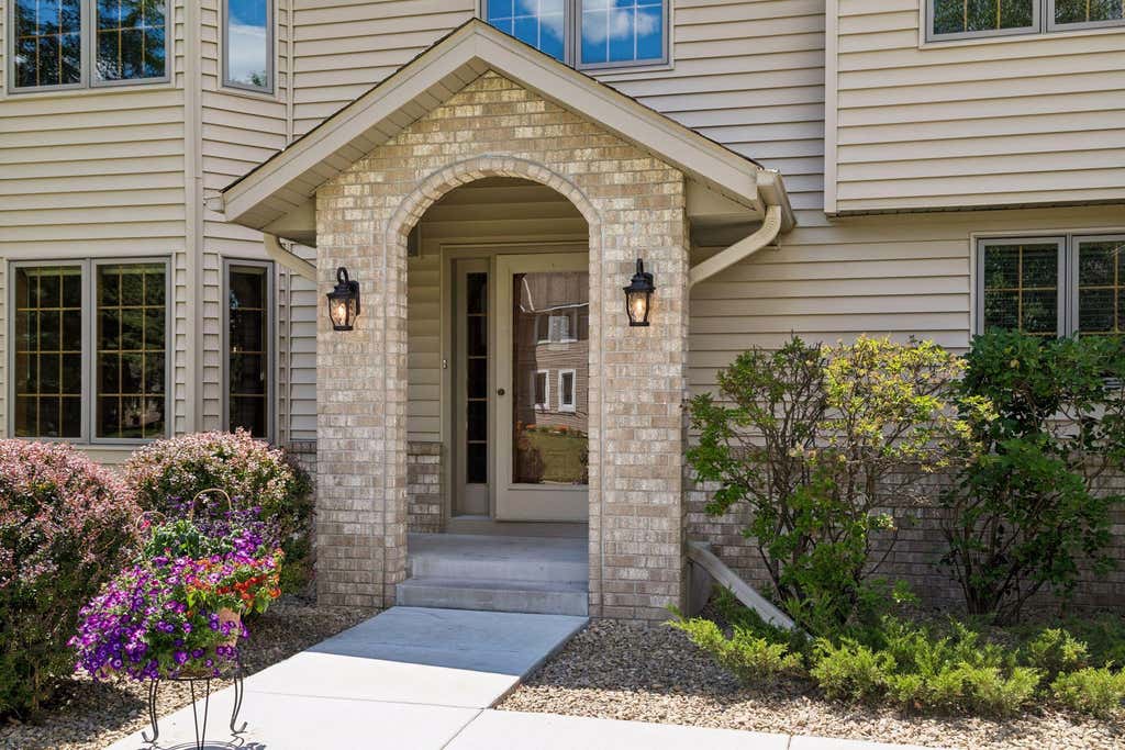 Photo of 3109 Chelsea Court, Burnsville, MN 55337 (MLS # 7096576)