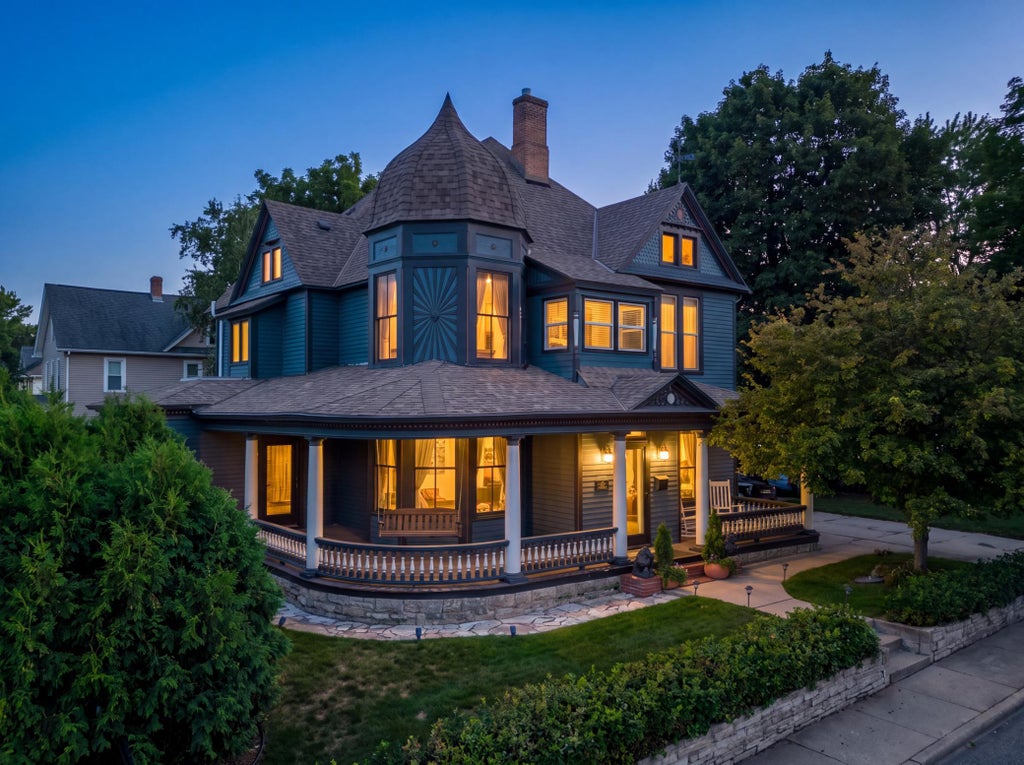 Photo of 215 Pine Street W, Stillwater, MN 55082 (MLS # 7116315)