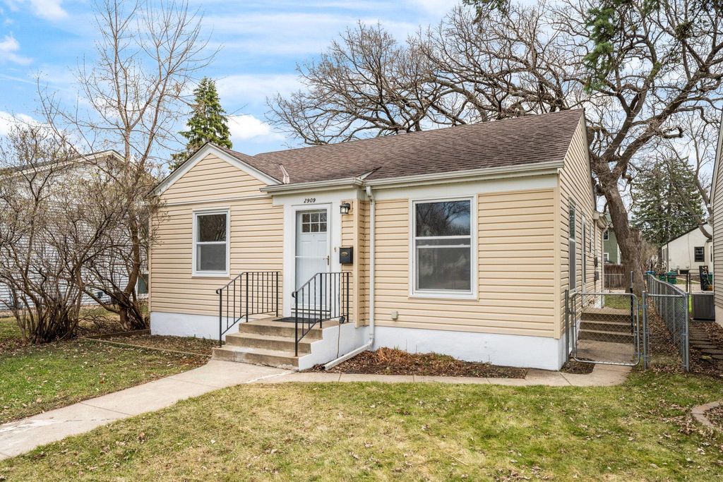 Photo of 2909 Kentucky Avenue S, Saint Louis Park, MN 55426 (MLS # 7046178)