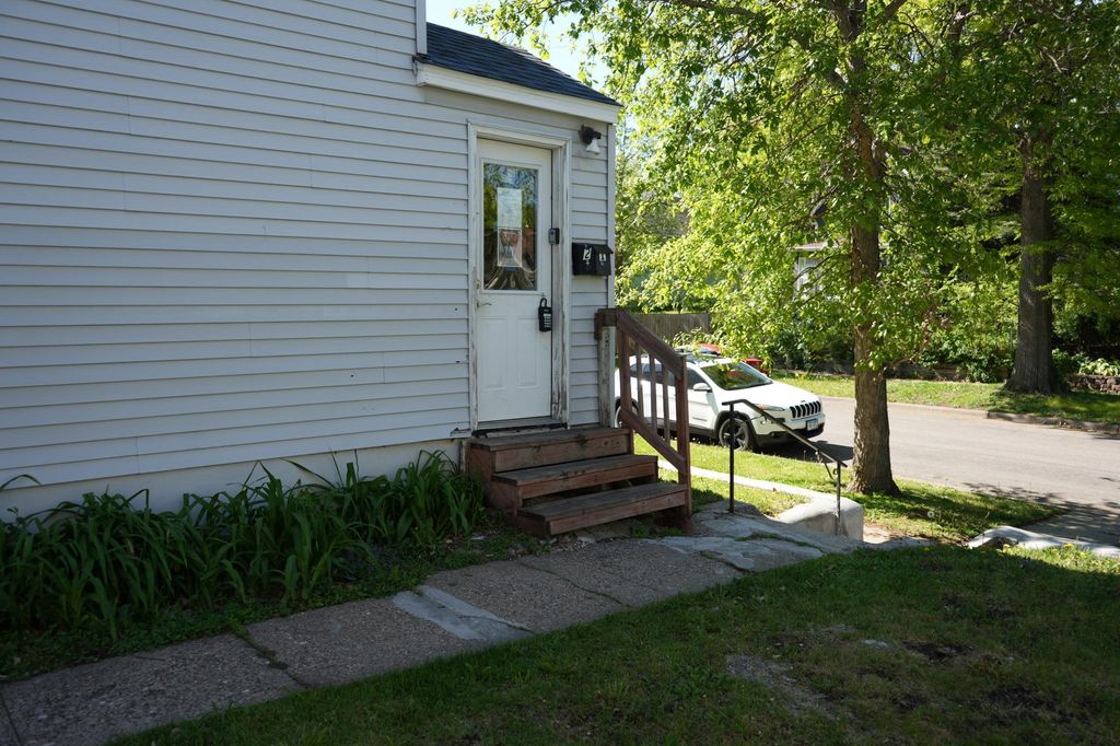Photo of 538 Charles Avenue, Saint Paul, MN 55103 (MLS # 7082191)