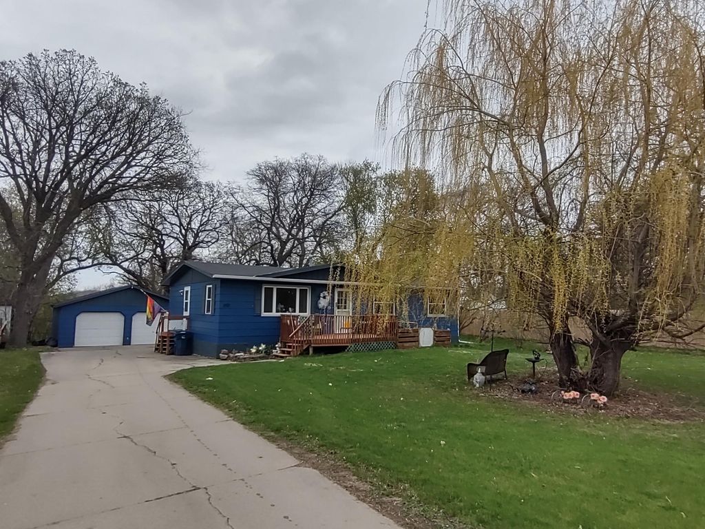 Photo of 610 Springen Avenue, Fergus Falls, MN 56537 (MLS # 7066840)