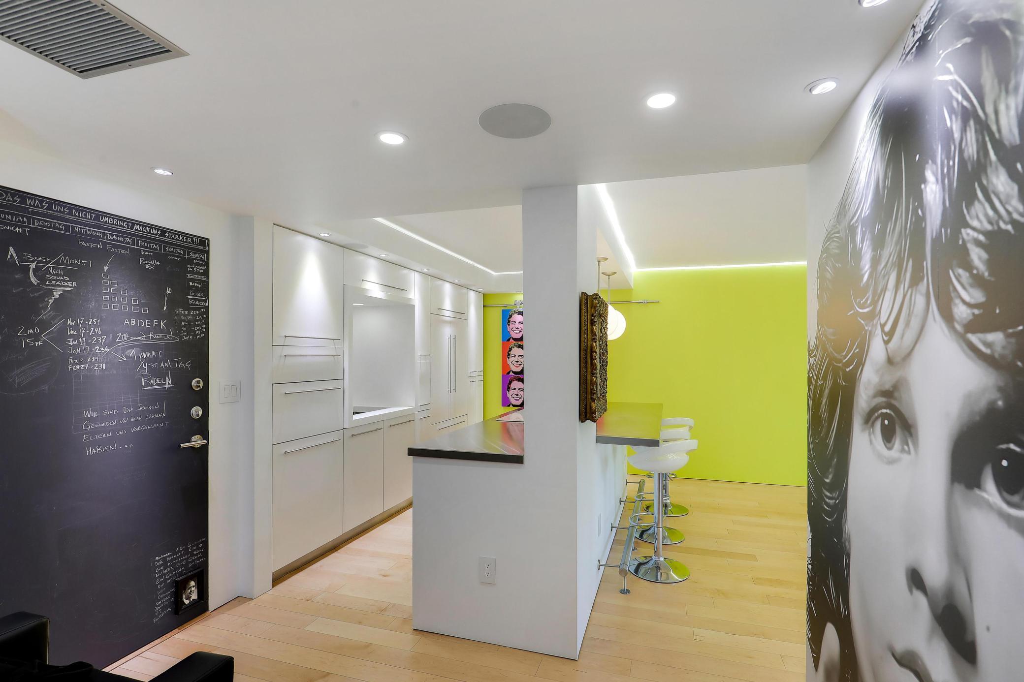 1225 Lasalle Avenue 404