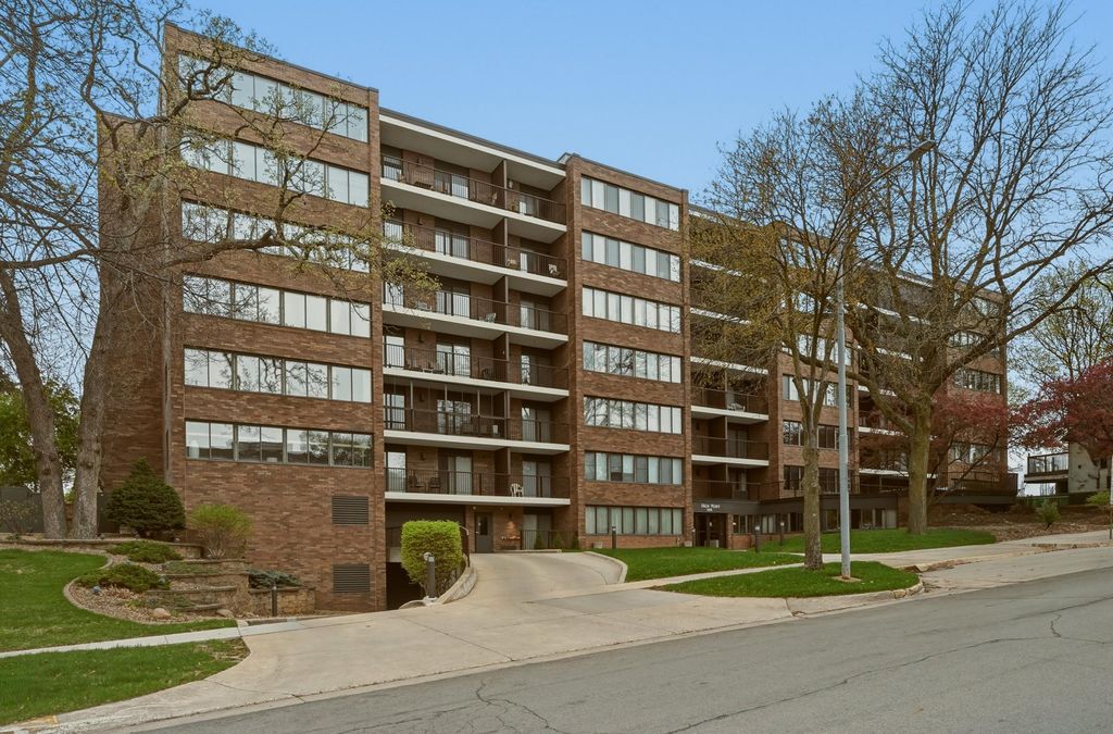 Photo of 600 4th Street SW #102, Rochester, MN 55902 (MLS # 7063518)