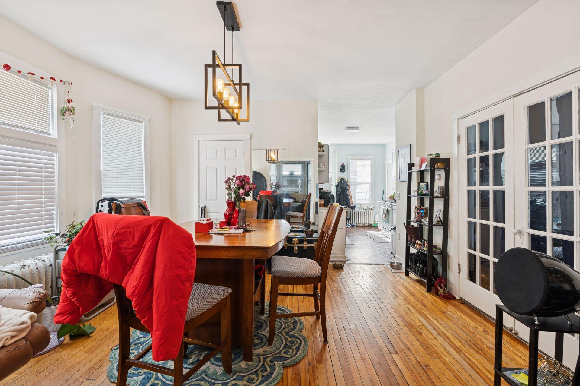 694 Central Avenue W