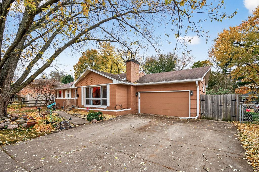 Photo of 6413 Noble Avenue N, Brooklyn Center, MN 55429 (MLS # 6812488)