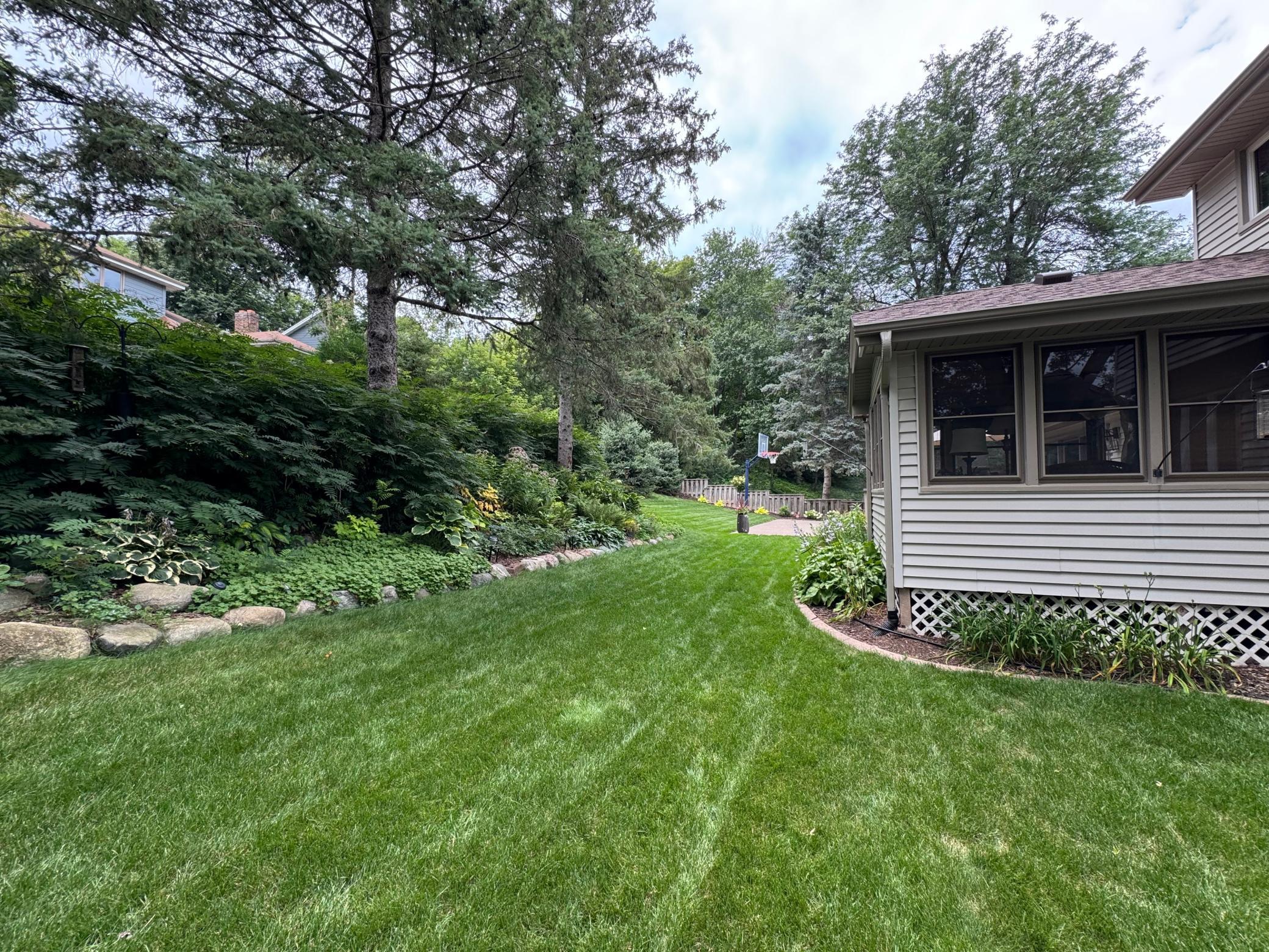 3415 Rosewood Lane N