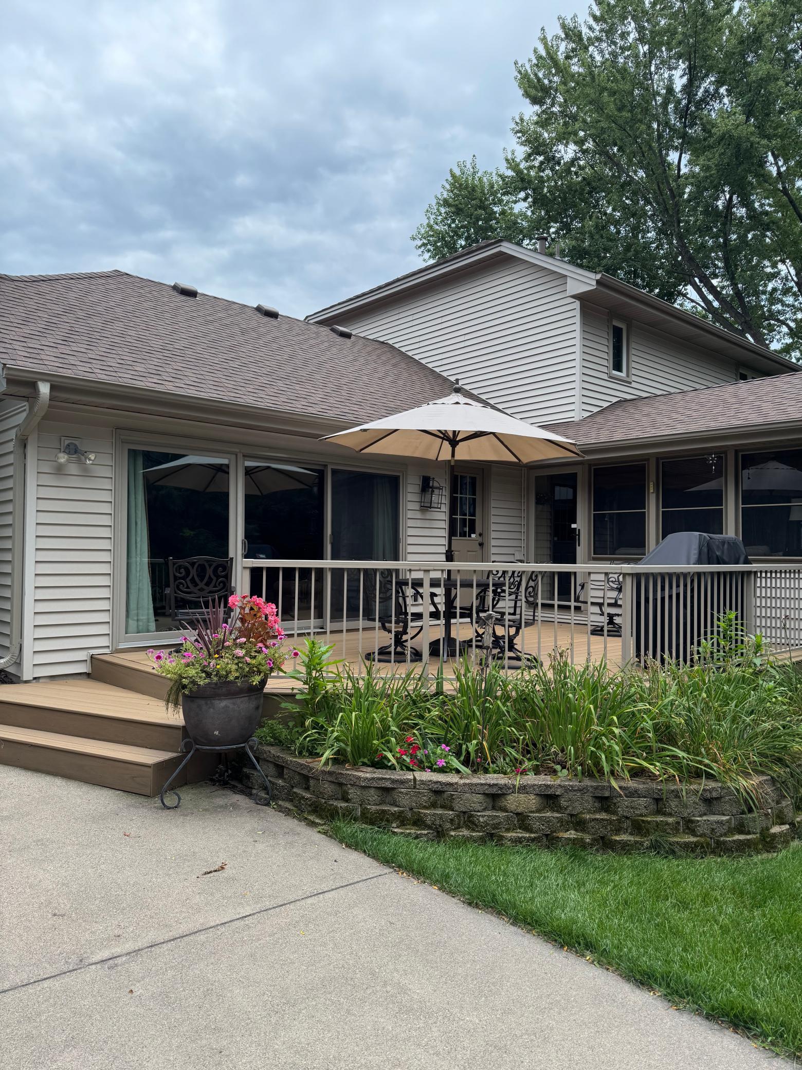 3415 Rosewood Lane N