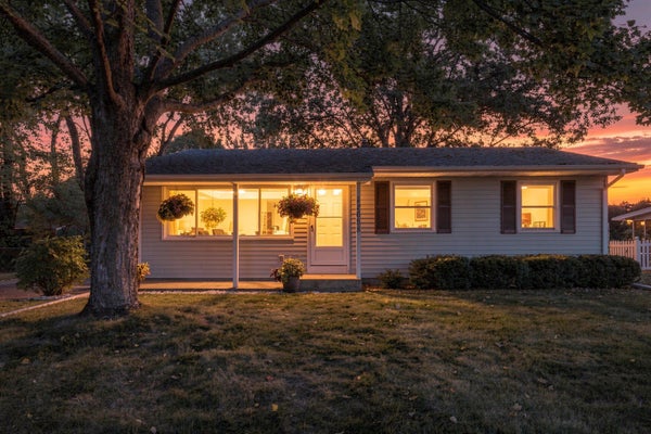 2688 CEDAR AVE, SAINT PAUL, MN 55110 - Image fdbd1ea3807d88dc0972cd57e44e0c80/1834783634